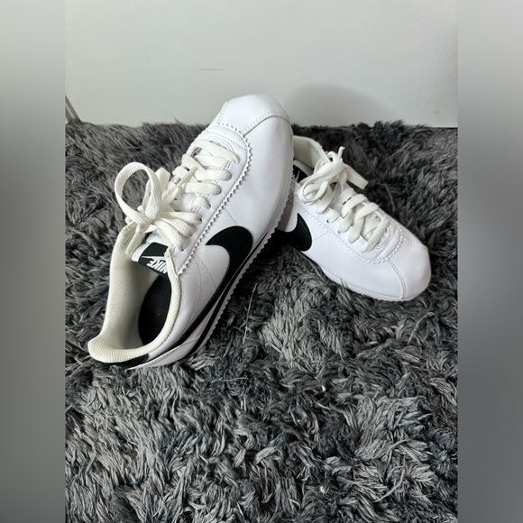 Nike Cortez Sneakers Women’s 7.5 - Picture 2 of 4